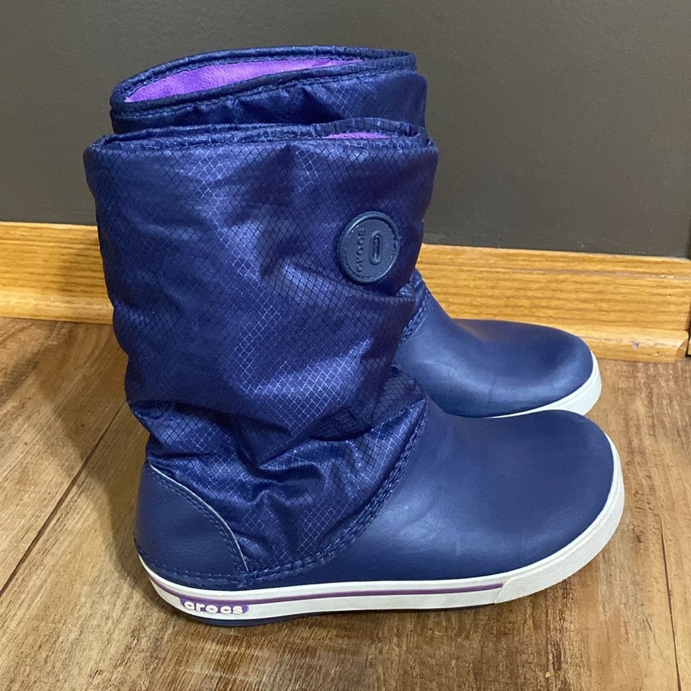 Crocs navy blue and purple pull on mid calf  snow or rain boots size 6